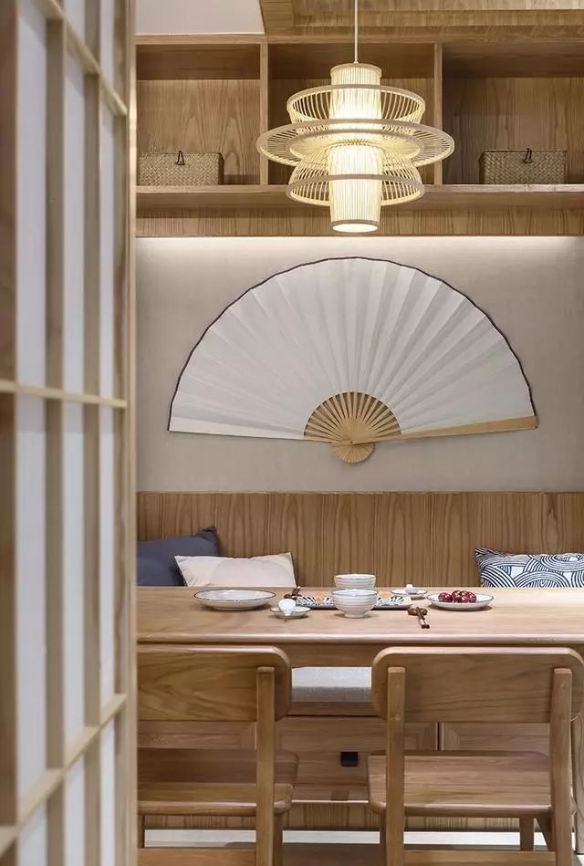 簡(jiǎn)約現(xiàn)代三居 干練客廳溫馨兒童房