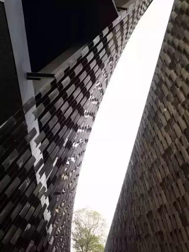 當瓦片碰上設(shè)計師。