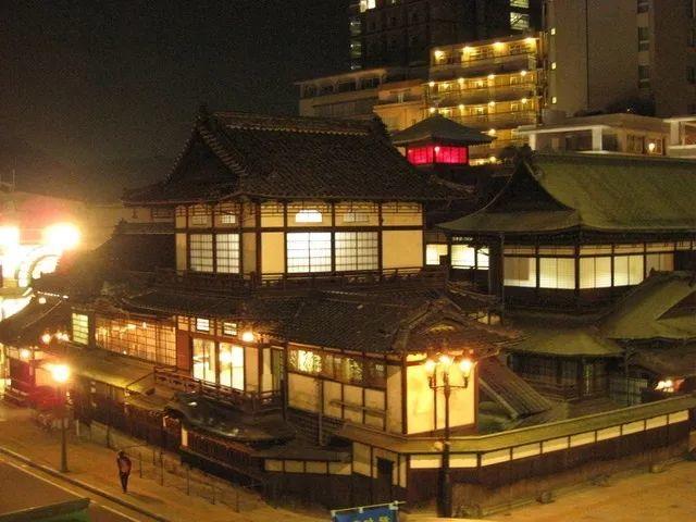 花花世界|從神劇“千與千尋”看植物配置與建筑！