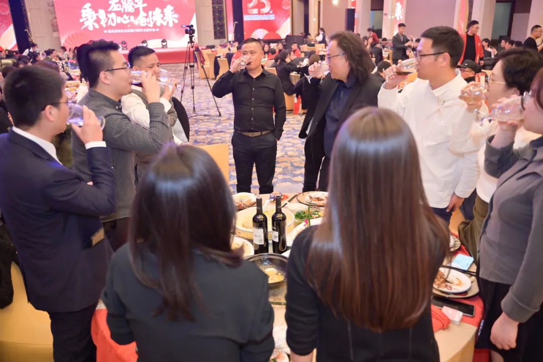 龍騰年·秉初心·創(chuàng)未來|清風(fēng)裝飾25周年主題年會圓滿成功！