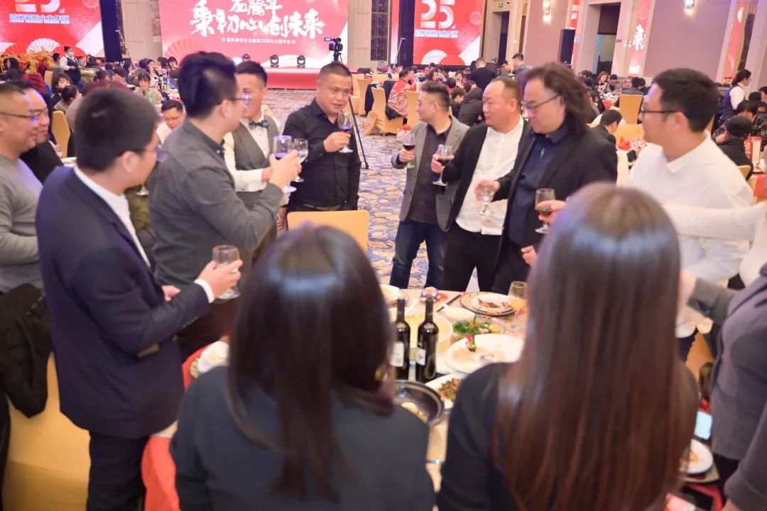 龍騰年·秉初心·創(chuàng)未來|清風(fēng)裝飾25周年主題年會圓滿成功！